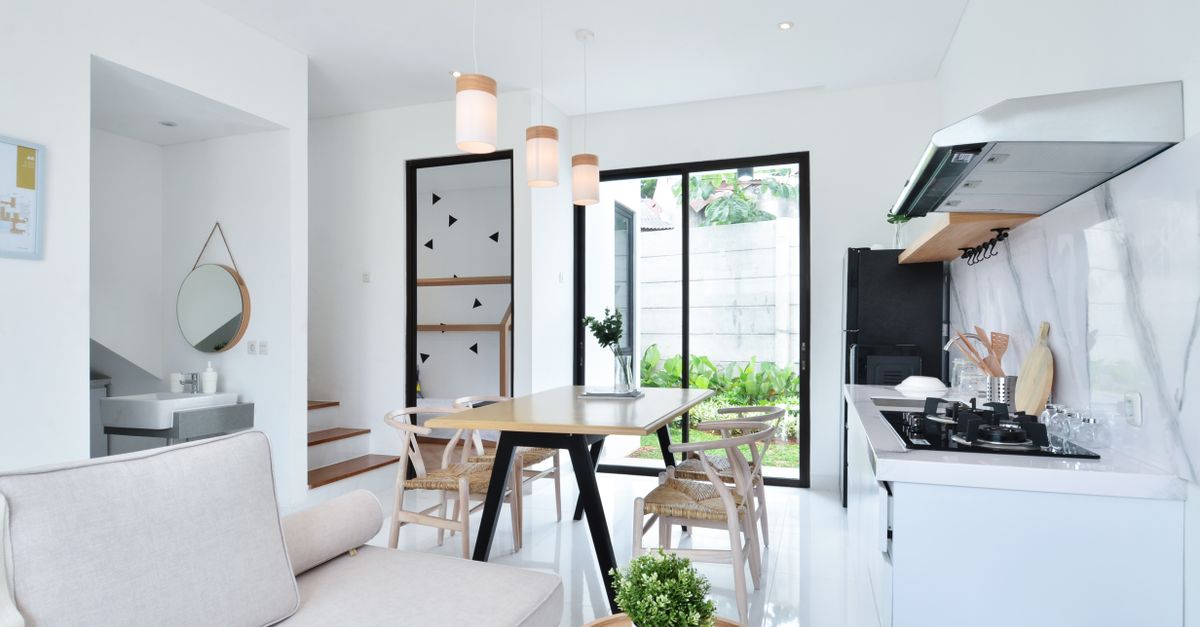 Mảng gạch bông tinh gọn giúp căn hộ nhỏ có điểm nhấn mà vẫn thoáng mắt.